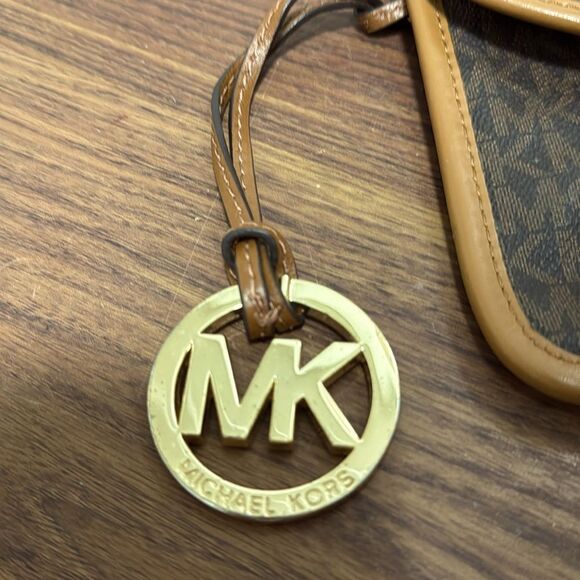 NWOT Mchael Kors Coated Logo Canvas  with Leather Trim Clutch/Wristlet. - Picture 4 of 4